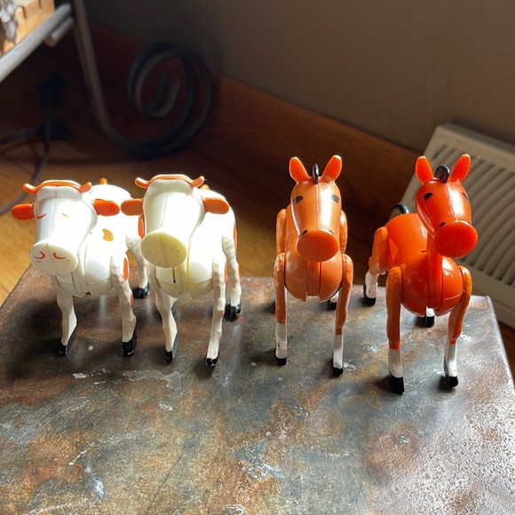 1970 Fisher Price Play Family Figures , Plastic , 2 Cows and 2 Horses - Picture 6 of 9